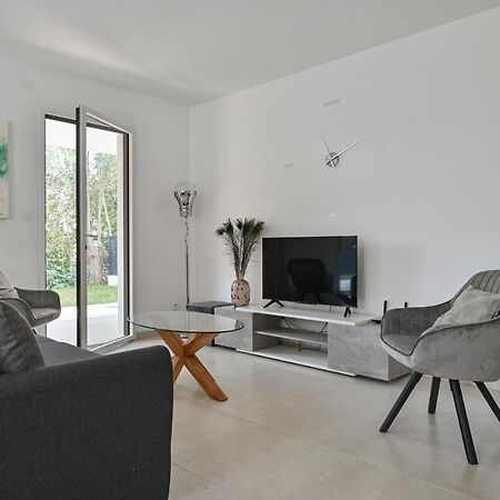 T3 Neuf - C13 - Jardin-Terrasse Et Piscine - Acces Direct Plages Et Centre Village Saint-Cyr-sur-Mer Exterior photo